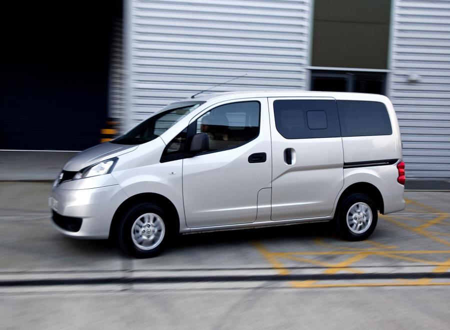  Nissan NV200 2009 года  (UK) (фото 3 из 7)